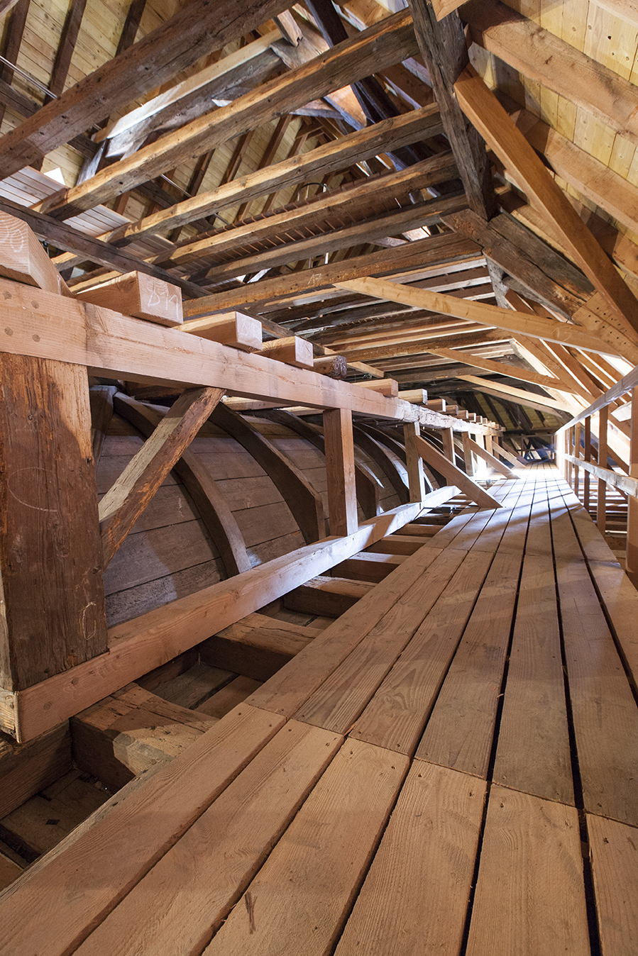 Foto des Dachstuhls der Laurentiuskirche